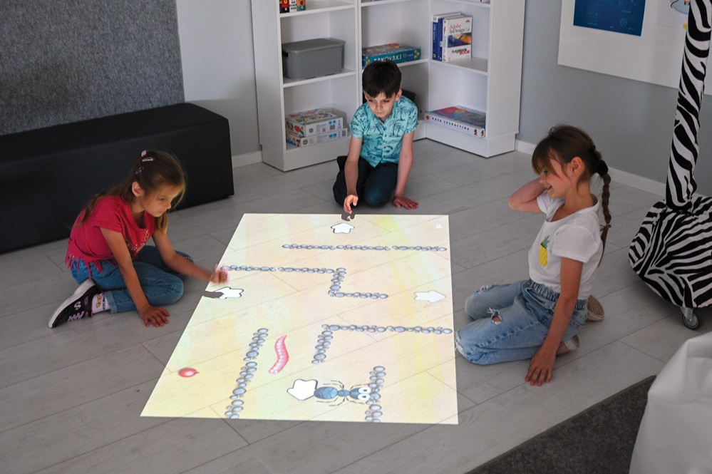 Magiczny dywan cyfrowy uczeń dla przedszkola