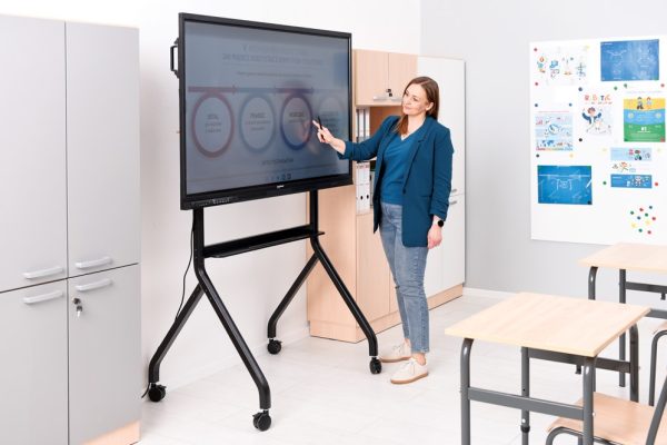 monitor interaktywny dla szkoly